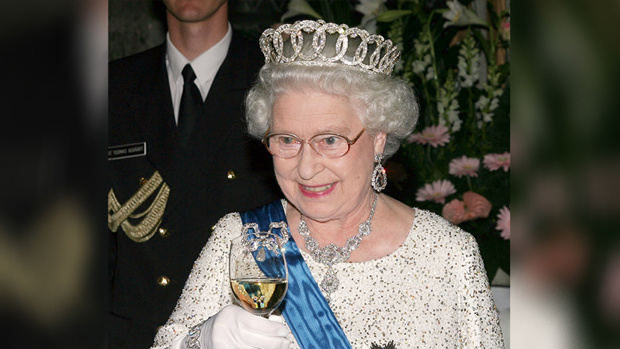 Heres How Many Drinks The Queen Knocks Back Every Day