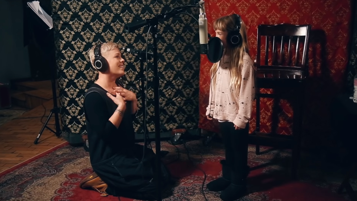 Watching Pink And Her 7-year-old Daughter Willow Sing Together Will ...