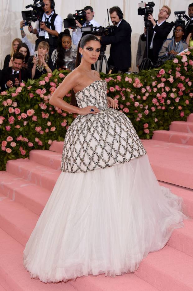 These are the HOTTEST looks from the 2019 Met Gala's pink carpet