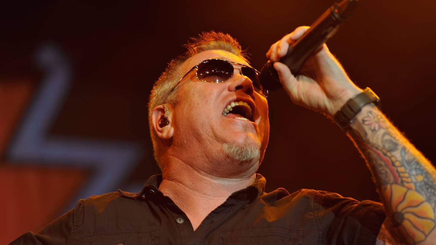 Smash Mouth Lead Singer Steve Harwell Given Days To Live After Years Of   Smashmouthgetty 